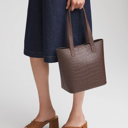 TOTE BAGS TO CARRY FOR FALL 2025