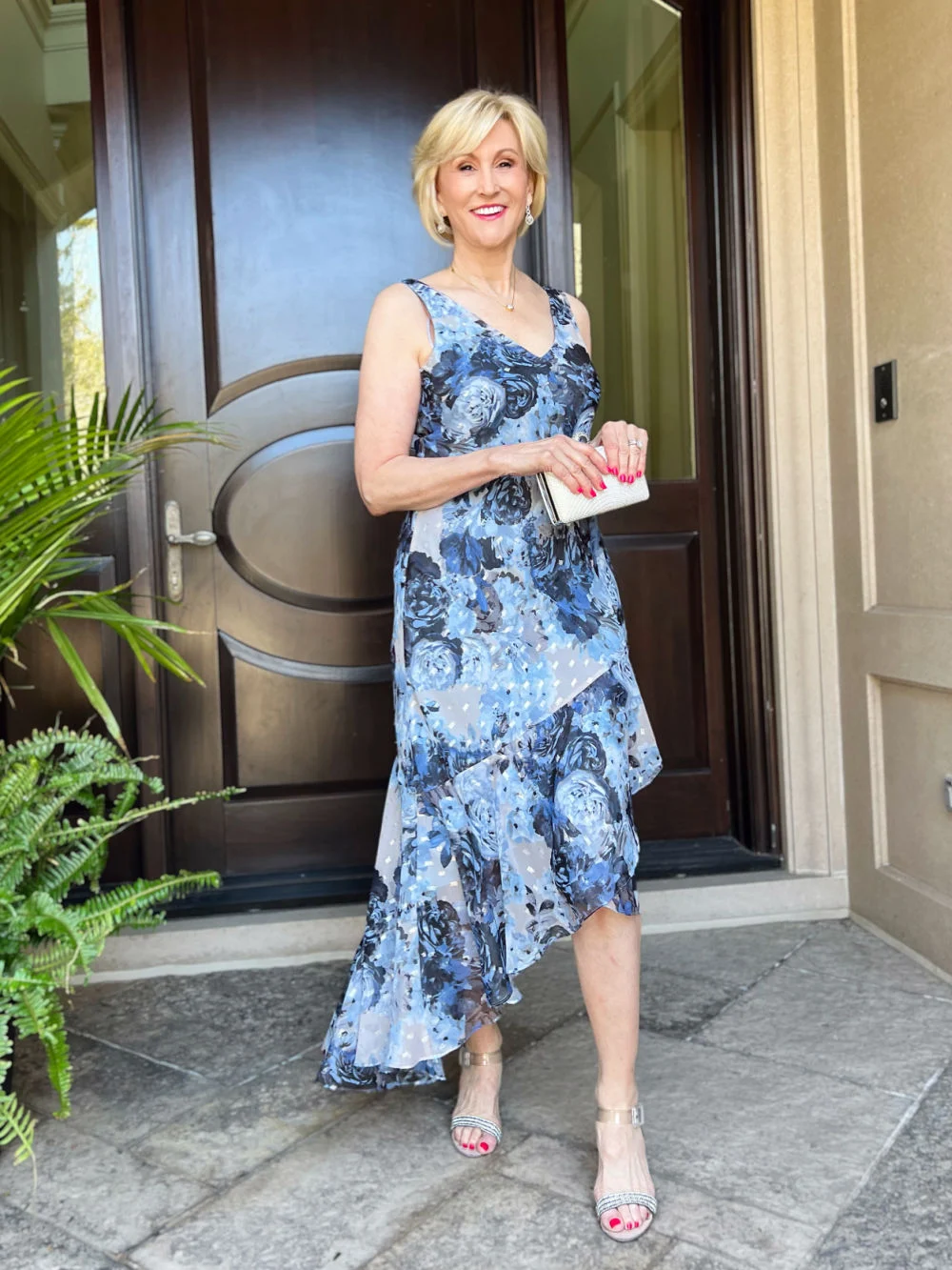 WHAT UNDERWEAR AND SHAPEWEAR TO WEAR UNDER A FLOWY DRESS FOR WOMEN OVER 40