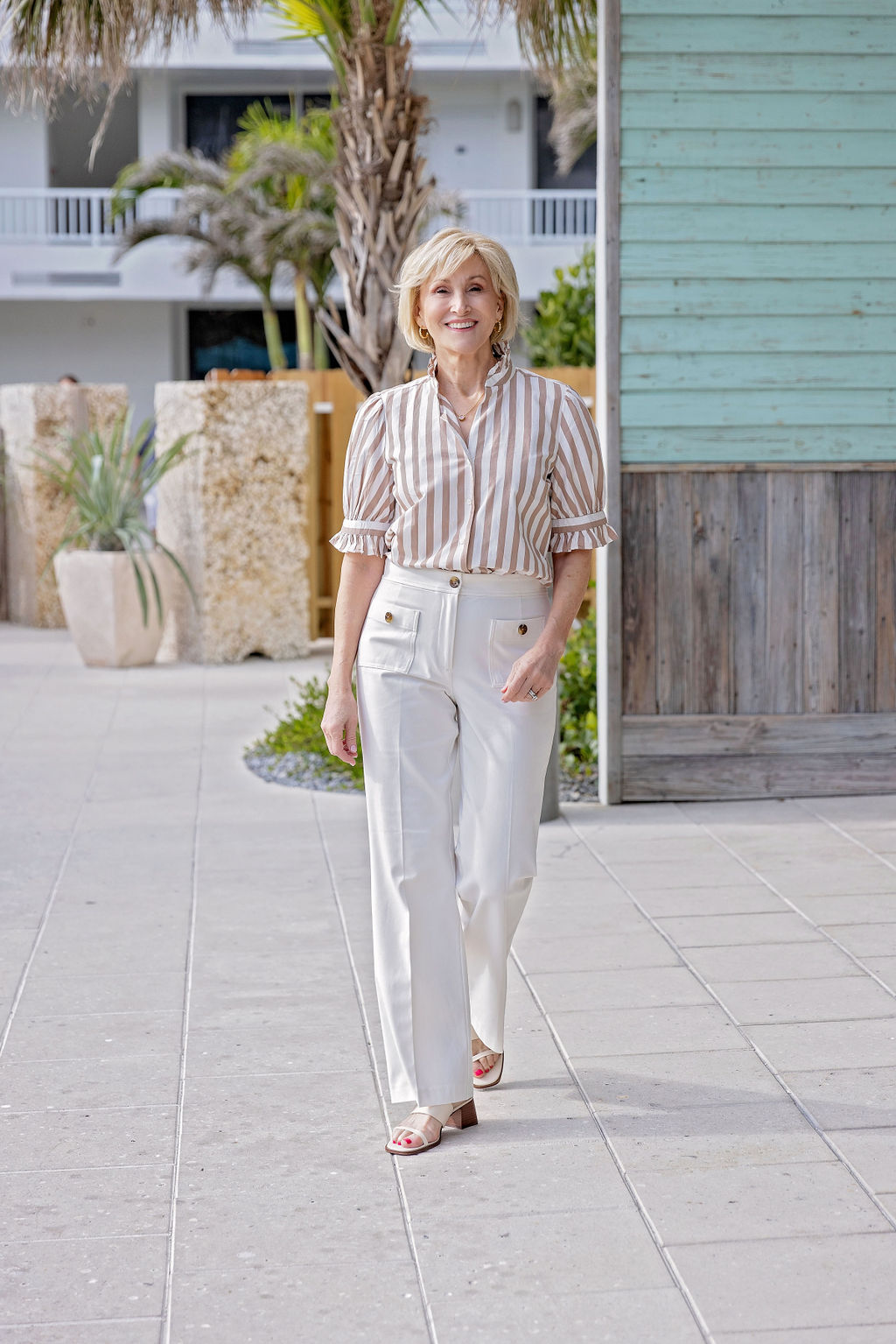 HIGH-WAISTED PANTS TO MAKE YOU LOOK SLIMMER